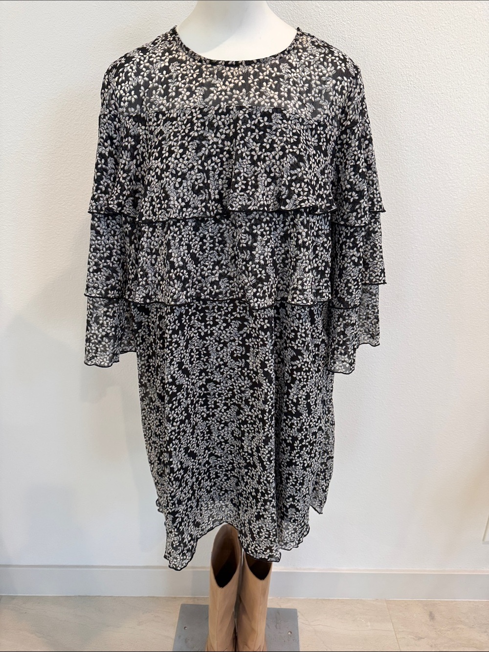 NWOT Who What Wear Women's Black & White Floral Tiered Dress Sz M